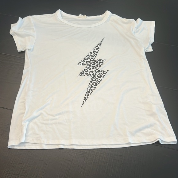 LOT of 5 Graphic Tees - Picture 5 of 6